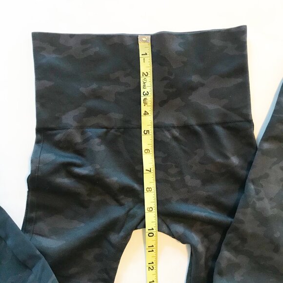 SPANX Look At Me Now Black Camo Seamless Leggings Tights Womens Small - Picture 7 of 8